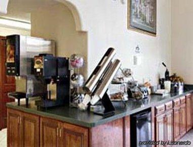 Super 8 Donna Hotel Restaurant photo